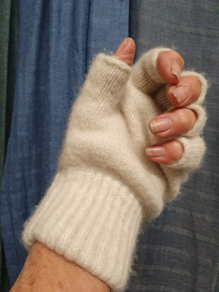3 100% CASHMERE GLOVES & MITTENS