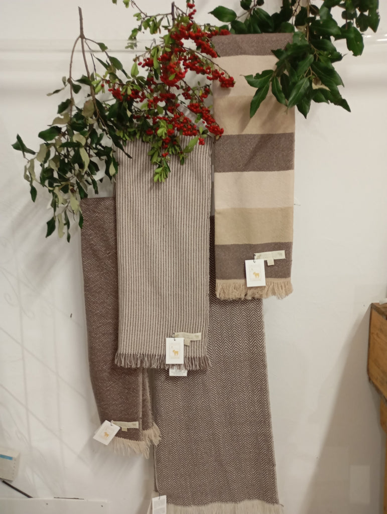 8 UNISEX SCARVES 100% Hand-woven Cashmere